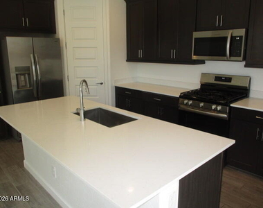 3323 S Bridlewood Avenue - Photo Thumbnail 4