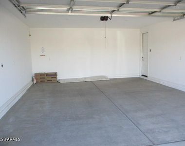 3323 S Bridlewood Avenue - Photo Thumbnail 22