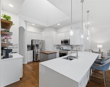 9612 Sean Drive - Photo Thumbnail 3