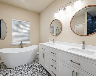 807 Hollywood Avenue - Photo Thumbnail 21