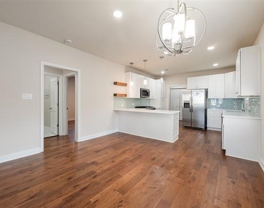 807 Hollywood Avenue - Photo Thumbnail 11