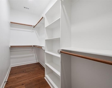 807 Hollywood Avenue - Photo Thumbnail 23