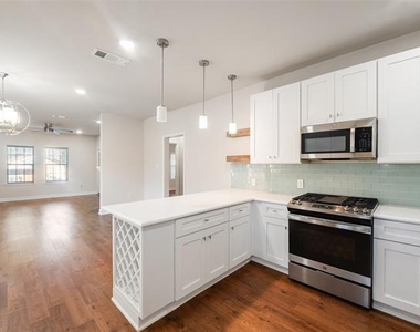 807 Hollywood Avenue - Photo Thumbnail 16