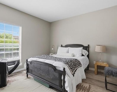 4345 Bellaire Drive S - Photo Thumbnail 13