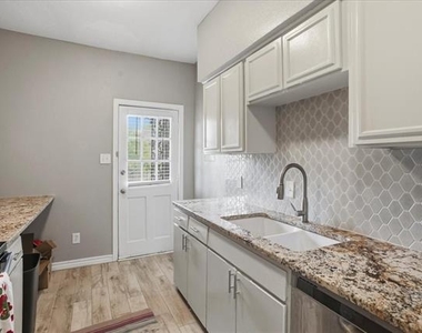 4345 Bellaire Drive S - Photo Thumbnail 5