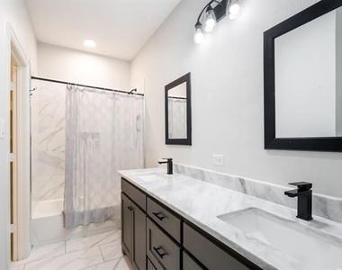 3505 Wood Oak Drive - Photo Thumbnail 4