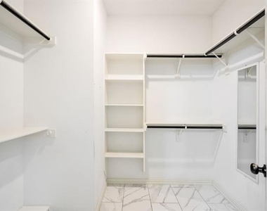 3505 Wood Oak Drive - Photo Thumbnail 5