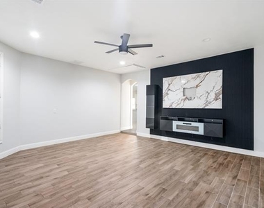 3505 Wood Oak Drive - Photo Thumbnail 15