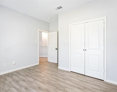3505 Wood Oak Drive - Photo Thumbnail 17