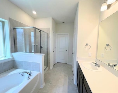 3201 Riverlawn Drive - Photo Thumbnail 17