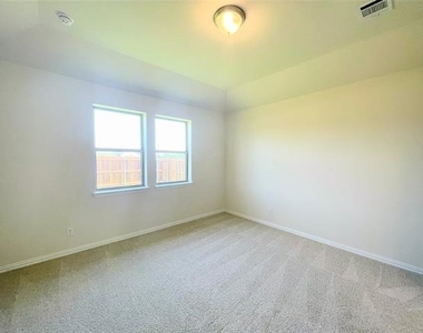 3201 Riverlawn Drive - Photo Thumbnail 11