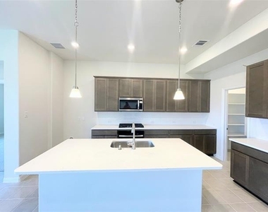 3201 Riverlawn Drive - Photo Thumbnail 9