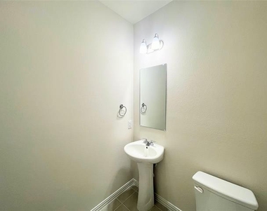 3201 Riverlawn Drive - Photo Thumbnail 15