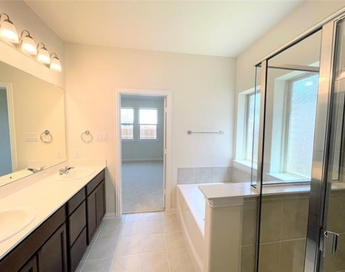 3201 Riverlawn Drive - Photo Thumbnail 13