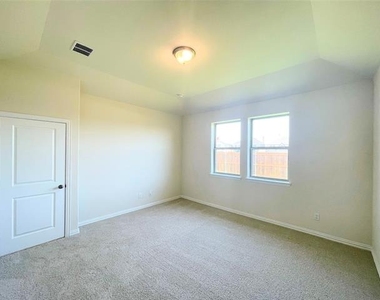 3201 Riverlawn Drive - Photo Thumbnail 12