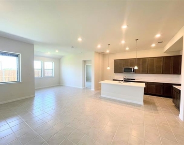 3201 Riverlawn Drive - Photo Thumbnail 6