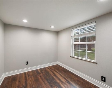 1708 Florence Drive - Photo Thumbnail 16