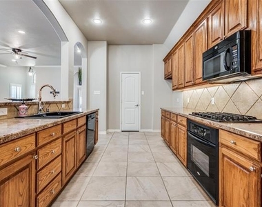 1305 Snowberry Drive - Photo Thumbnail 10