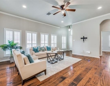 1305 Snowberry Drive - Photo Thumbnail 2