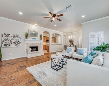 1305 Snowberry Drive - Photo Thumbnail 3