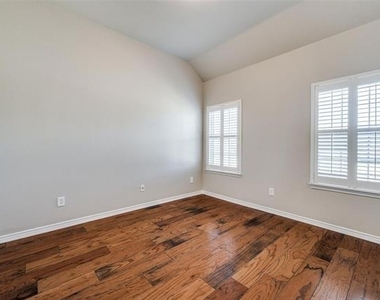 1305 Snowberry Drive - Photo Thumbnail 12