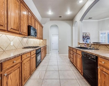 1305 Snowberry Drive - Photo Thumbnail 8