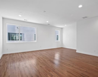 4713 Bryan Street - Photo Thumbnail 12