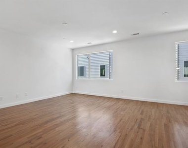 4713 Bryan Street - Photo Thumbnail 10