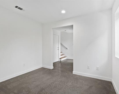4713 Bryan Street - Photo Thumbnail 5