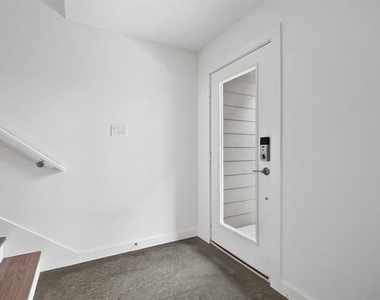 4713 Bryan Street - Photo Thumbnail 6