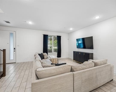 1425 Alberti Avenue - Photo Thumbnail 7