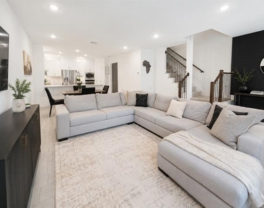 1425 Alberti Avenue - Photo Thumbnail 1