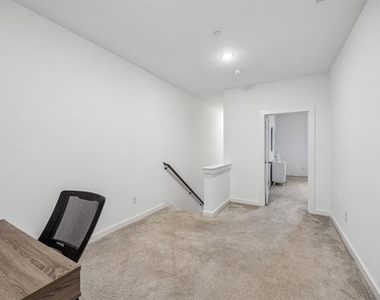 1425 Alberti Avenue - Photo Thumbnail 13