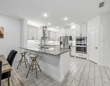 1425 Alberti Avenue - Photo Thumbnail 9