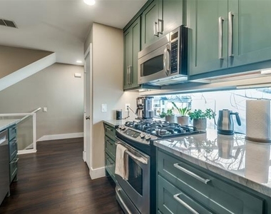4213 Dickason Avenue - Photo Thumbnail 7