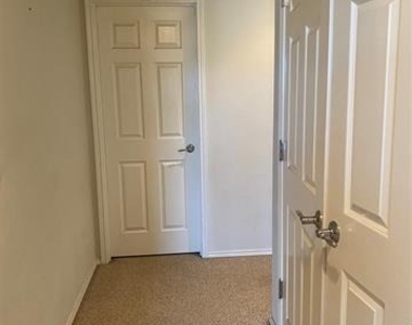 2719 Olympic Park Drive - Photo Thumbnail 5