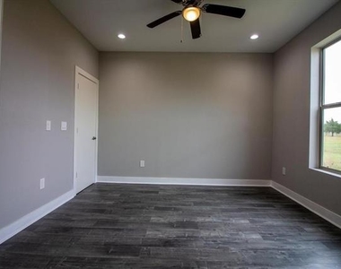 12 Estates Road - Photo Thumbnail 9