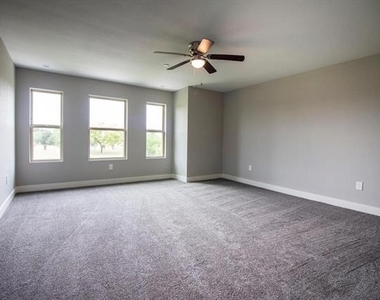 12 Estates Road - Photo Thumbnail 4