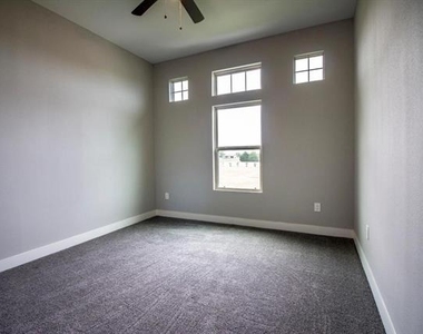 12 Estates Road - Photo Thumbnail 11
