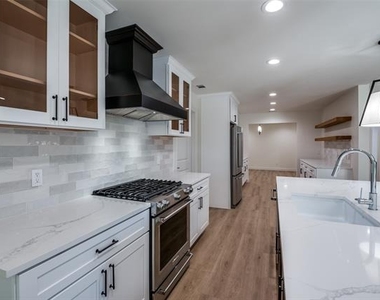 3772 Weeburn Drive - Photo Thumbnail 5