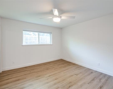 3772 Weeburn Drive - Photo Thumbnail 32