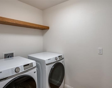 3772 Weeburn Drive - Photo Thumbnail 23