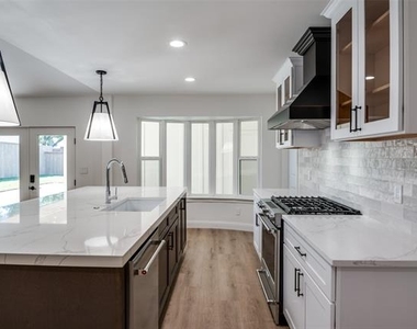 3772 Weeburn Drive - Photo Thumbnail 11
