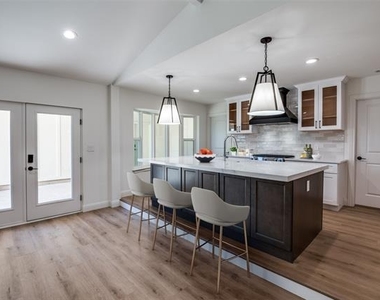 3772 Weeburn Drive - Photo Thumbnail 2