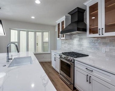 3772 Weeburn Drive - Photo Thumbnail 9