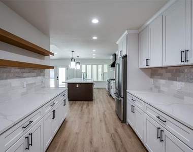 3772 Weeburn Drive - Photo Thumbnail 15