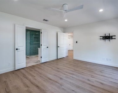3772 Weeburn Drive - Photo Thumbnail 27