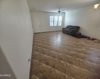 6903 W Carson Road - Photo Thumbnail 3