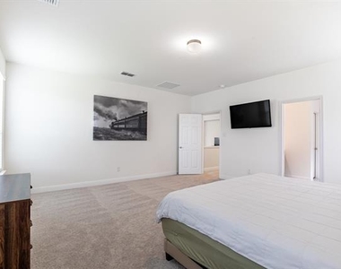 715 Parkside Drive - Photo Thumbnail 19
