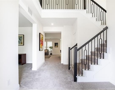 715 Parkside Drive - Photo Thumbnail 4